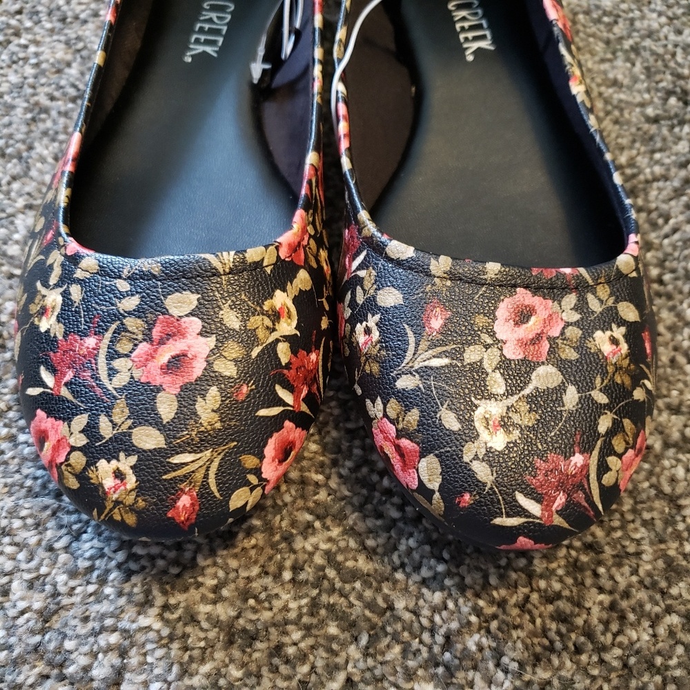 Falls Creek Womens Floral Ballet Flats - Picture 5 of 6